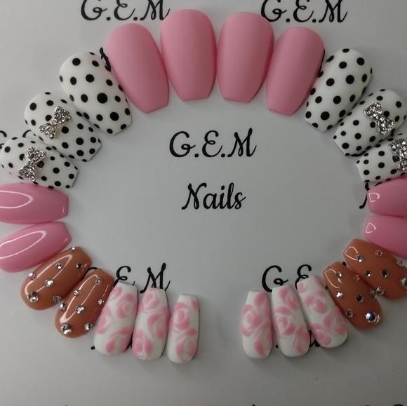 Press on nails (short coffin) - Picture 2 of 3